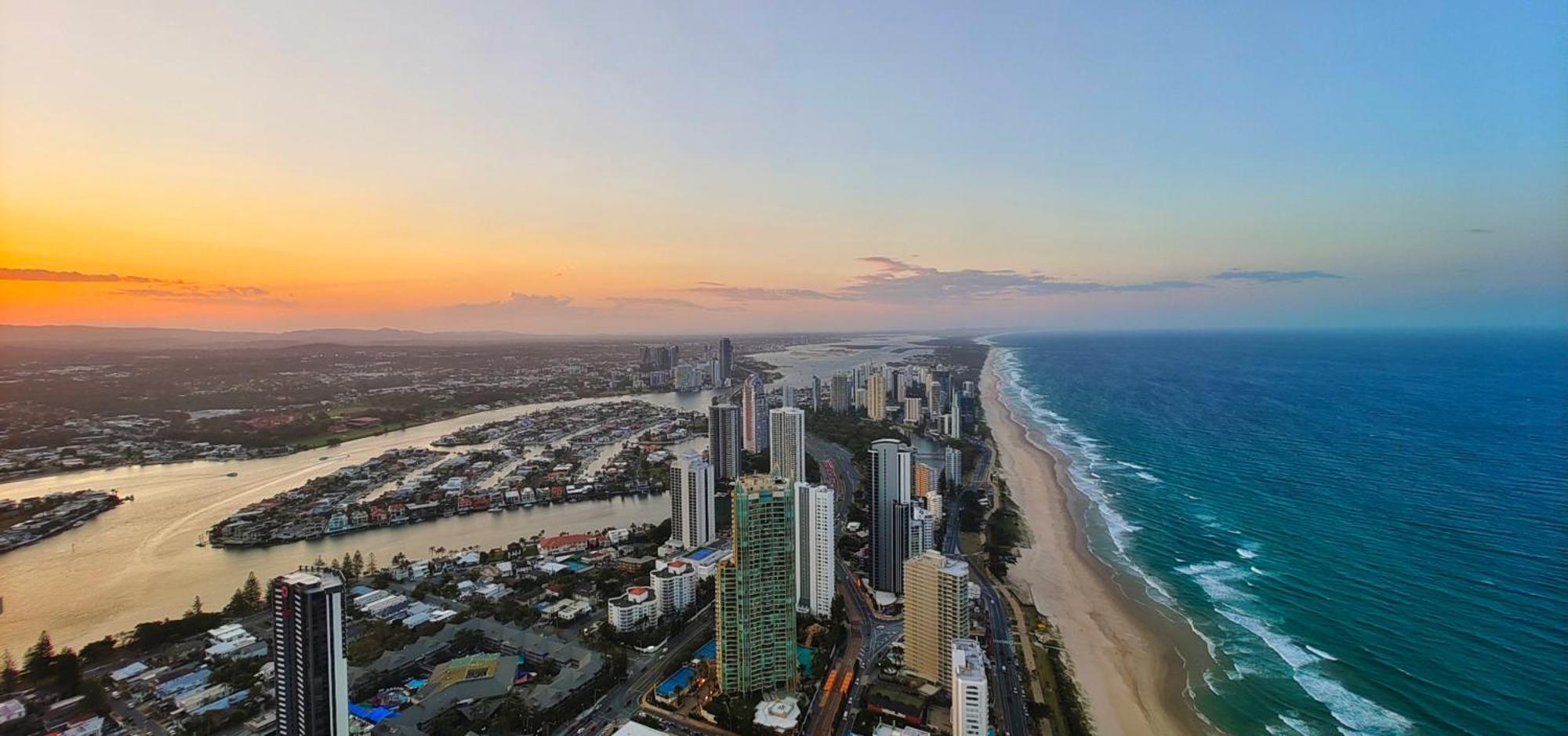 Surfers Paradise New Beachfront Apartments Gold Coast Exterior foto